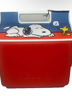 Igloo Peanuts Snoopy Red Doghouse 9 Can 7 Qt Playmate Cooler NWT
